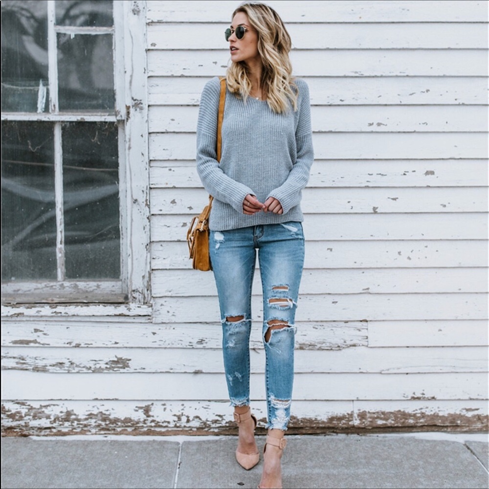 🖤New🖤Gray Twisted Knot V neck sweater - Picture 6 of 8